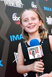 On the Scene with Lindalee FROZEN - World Premiere Blue Carpet Interviews (2014– ) Online